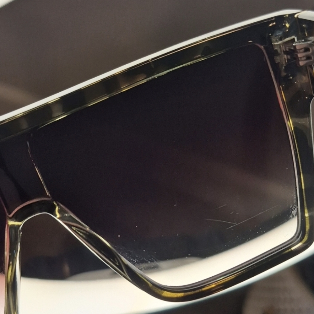 Quay Maxed Out Square Stud Detail Sunglasses in Faded Camo, Good Pre-Loved - Picture 14 of 14